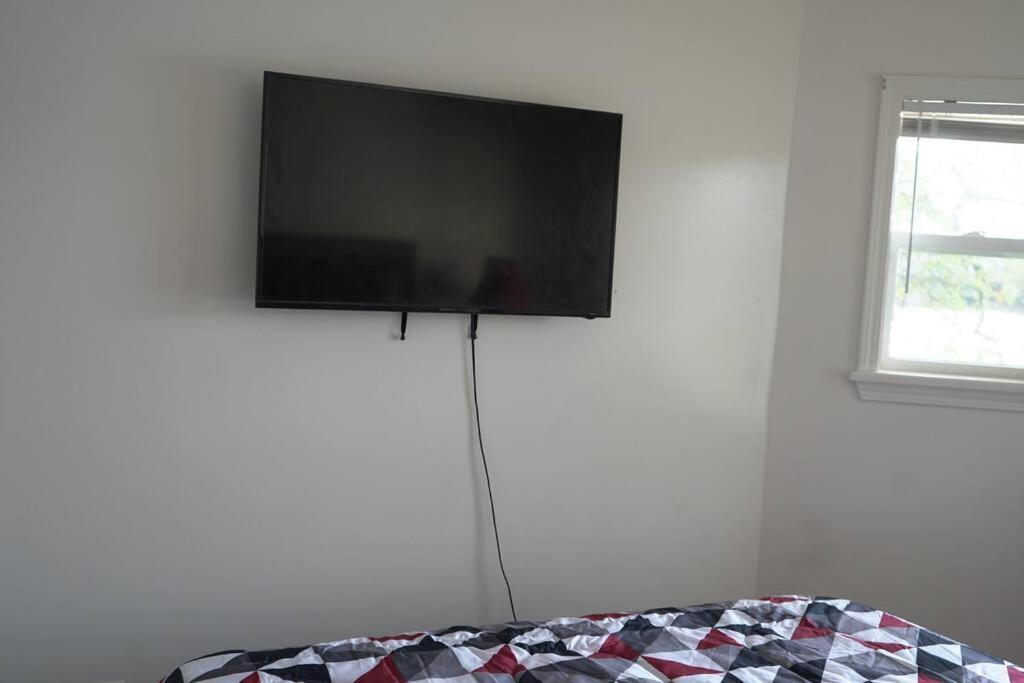 Queen Bed Beautiful Sunset W River View Fast Wifi Apartman Troy Kültér fotó